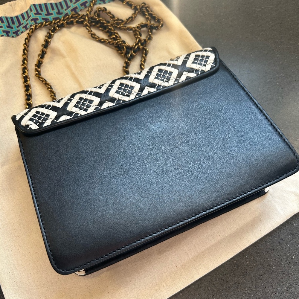 Tory Burch Black and White Leather Geometric Shoulder Bag - Picture 3 of 11